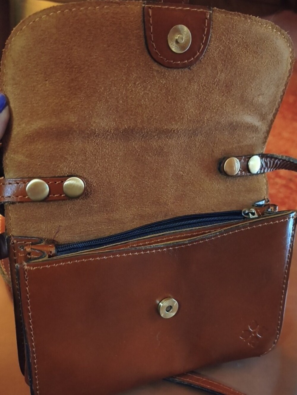 Patricia Nash Classic Brown Leather Crossbody Bag with Buckle - Picture 3 of 4